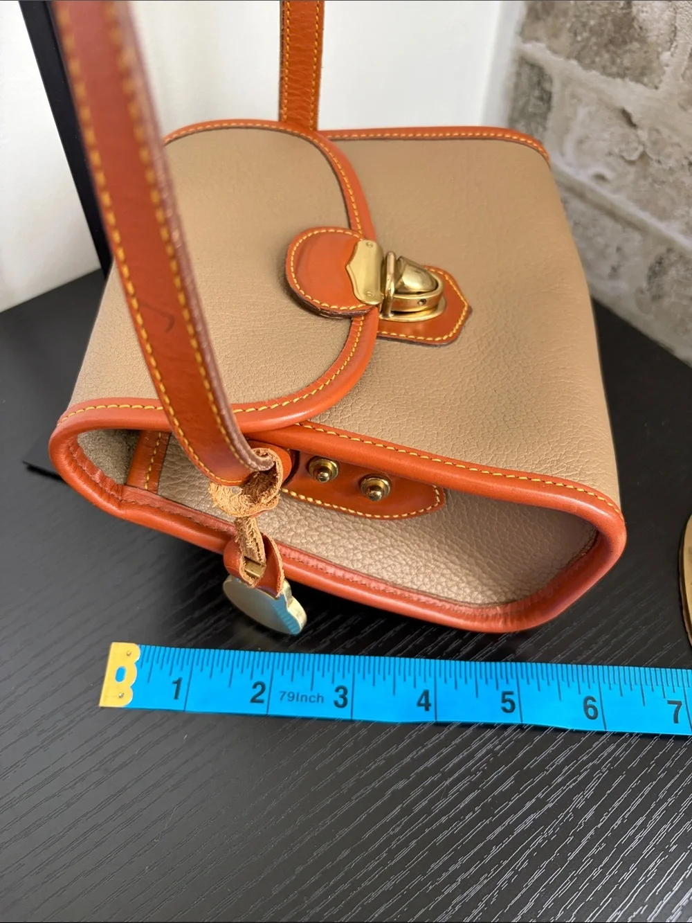 Dooney & Bourke Classic Tan Crossbody Shoulder Bag - Brown & Tan COA